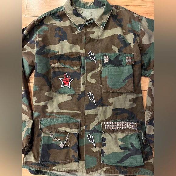 CAMO/ MILITARY JACKET/ TOP-ON BACK—MILITARY WITH STUDS—CUSTOM-OVERSIZED —COOL 🔥 - Picture 15 of 16